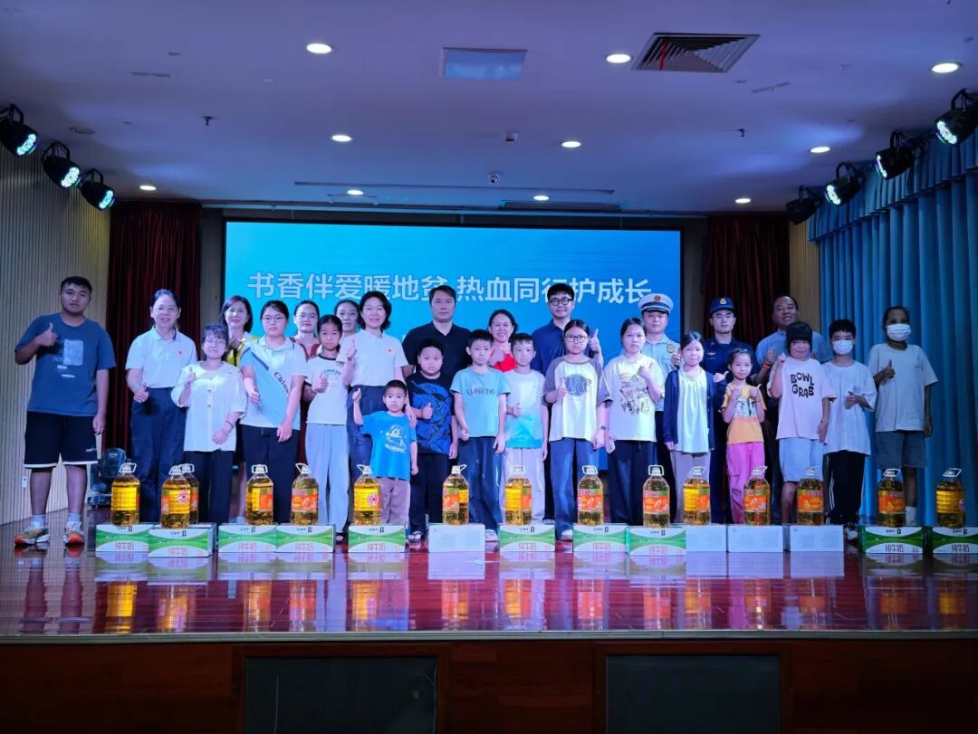 书香伴爱暖地贫·热血同行护成长｜百色市图书馆全力保障红十字博爱周暨“世界地贫日”宣传活动顺利开展