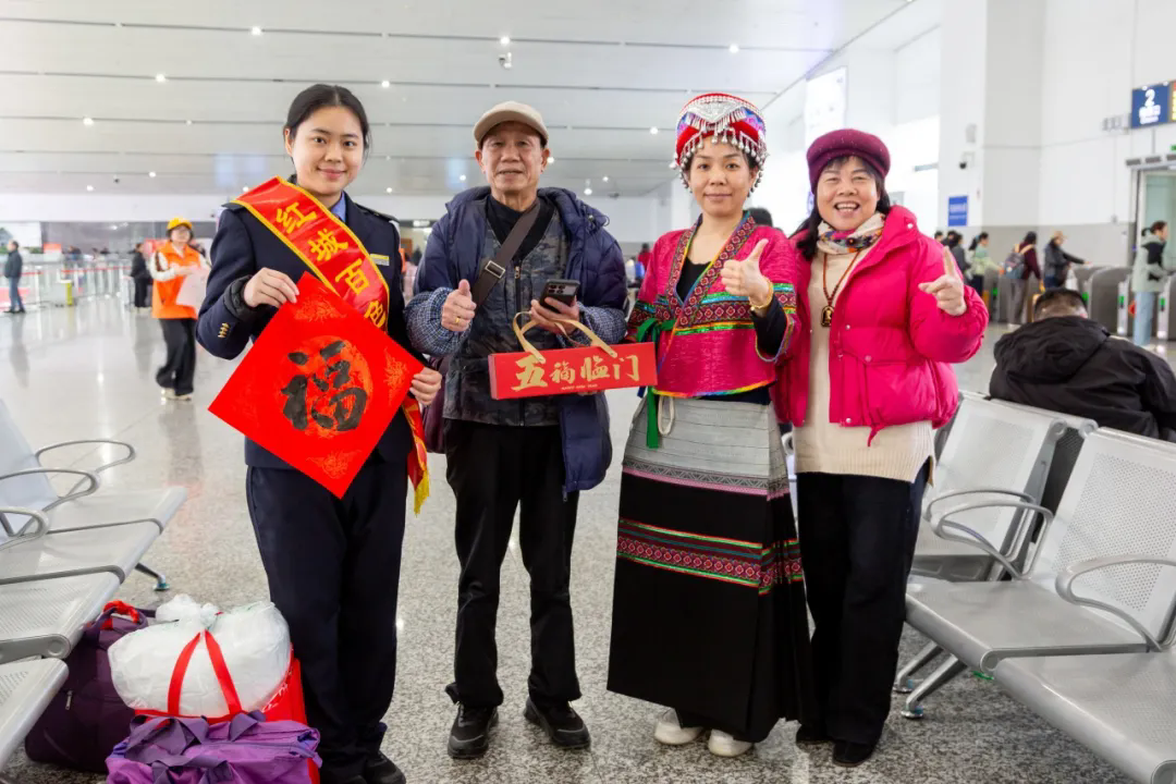 百色市图书馆开展“书香暖归途 悦读迎新春”主题阅读推广活动